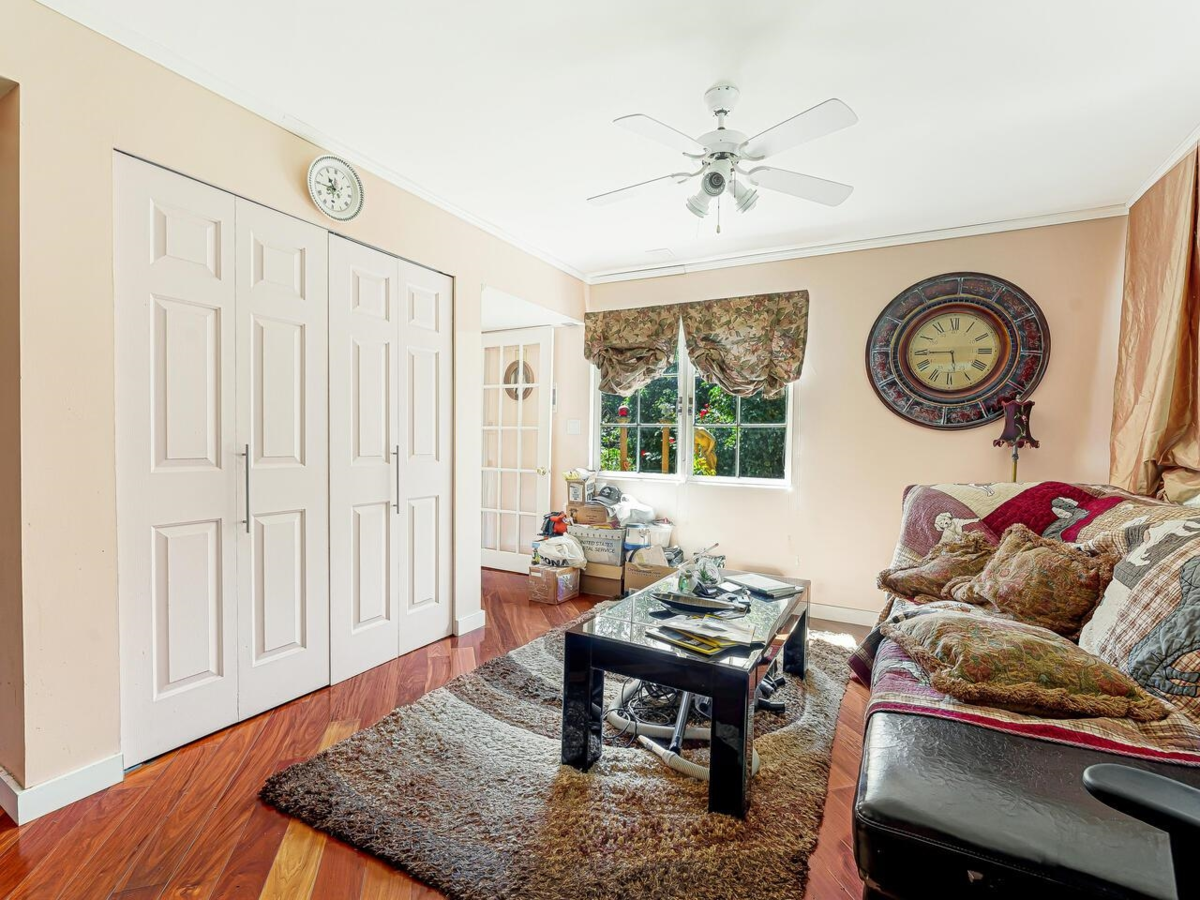 Primary Bathroom Photo of 35 Lions Bay Avenue, Lions Bay, BC