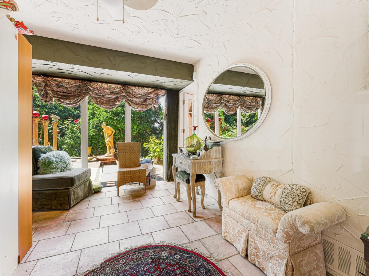 Primary Bedroom Photo of 35 Lions Bay Avenue, Lions Bay, BC