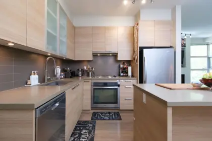 302 3606 Aldercrest Drive, North Vancouver, BC, North vancouver — Apartment/Condo for sale