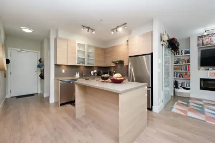 302 3606 Aldercrest Drive, North Vancouver, BC, North vancouver — Apartment/Condo for sale