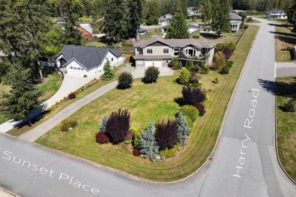 1464 Sunset Place, Gibsons, BC, Gibsons — Single Family Residence for sale