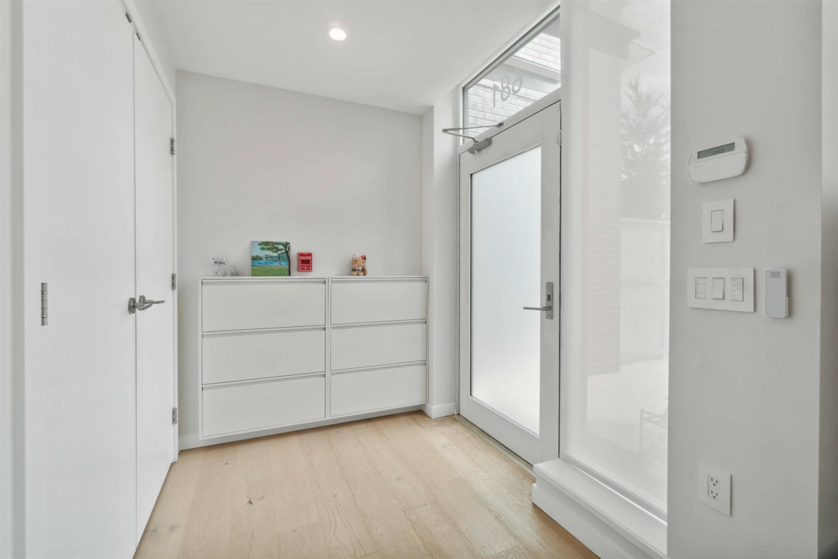 Family Room Photo of 681 W 59th Avenue, Vancouver, BC