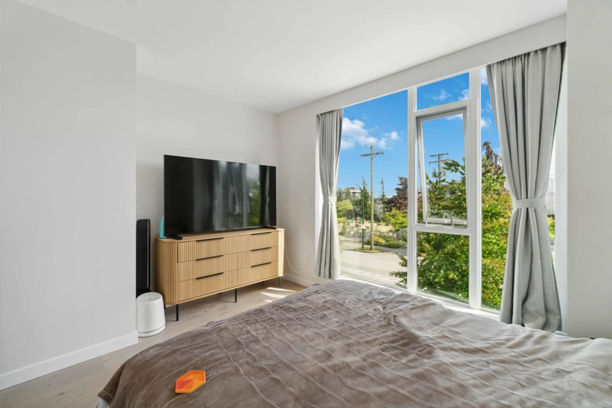 Primary Bathroom Photo of 681 W 59th Avenue, Vancouver, BC