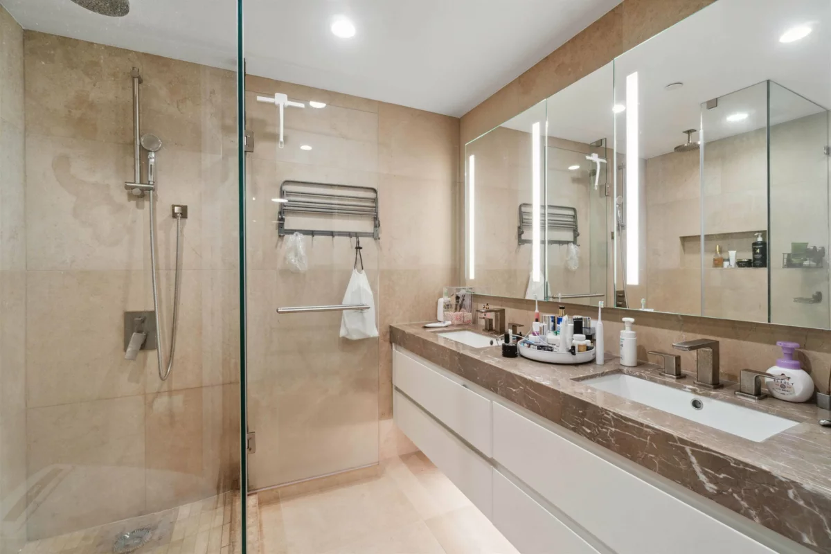 Walk-In Closet Photo of 681 W 59th Avenue, Vancouver, BC