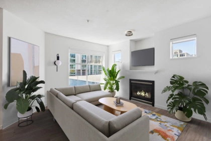 300 137 E 1st Street, North Vancouver, BC, North Vancouver — Apartment/Condo for sale