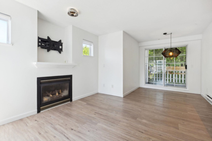 300 137 E 1st Street, North Vancouver, BC, North Vancouver — Apartment/Condo for sale