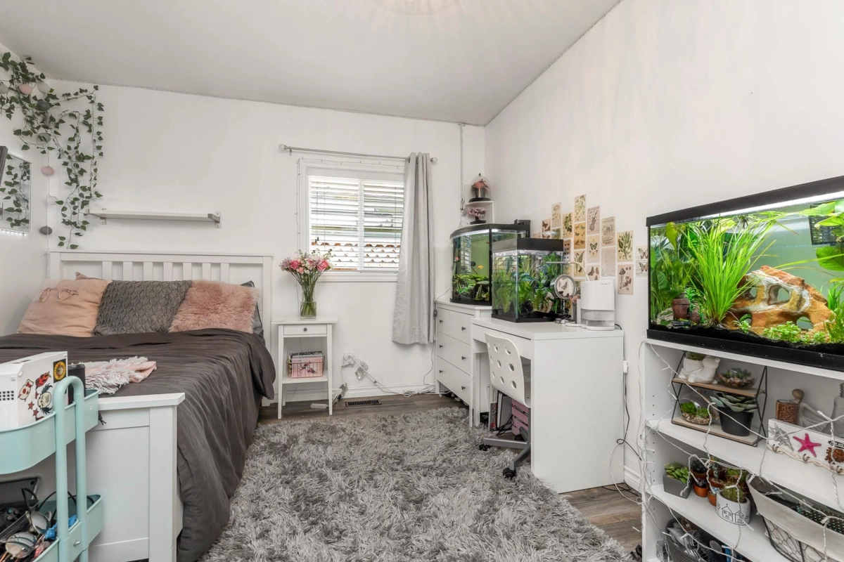 Entry Foyer Photo of 7686 Blott Street, Mission, BC