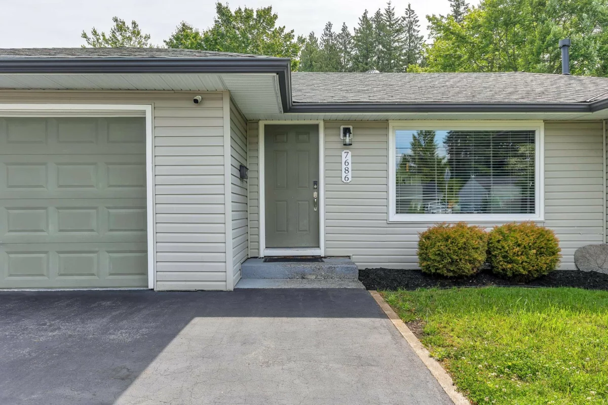 Family Room Photo of 7686 Blott Street, Mission, BC