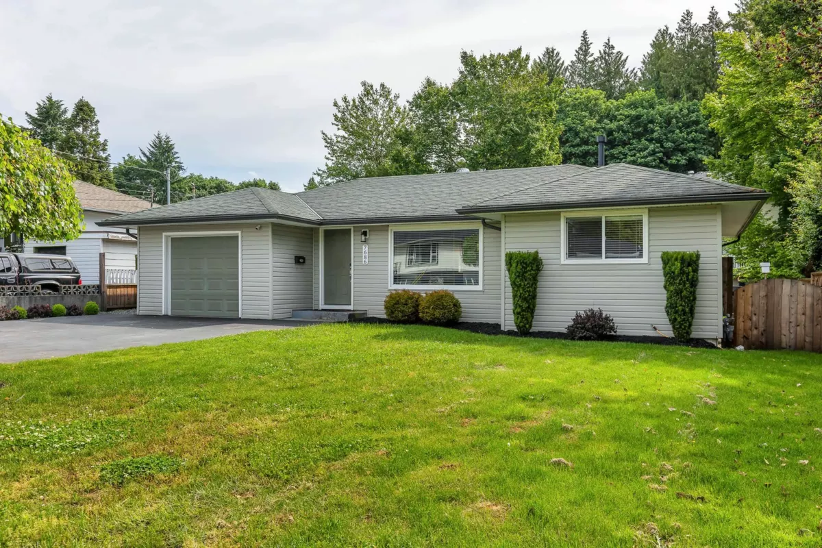 Living Room Photo of 7686 Blott Street, Mission, BC