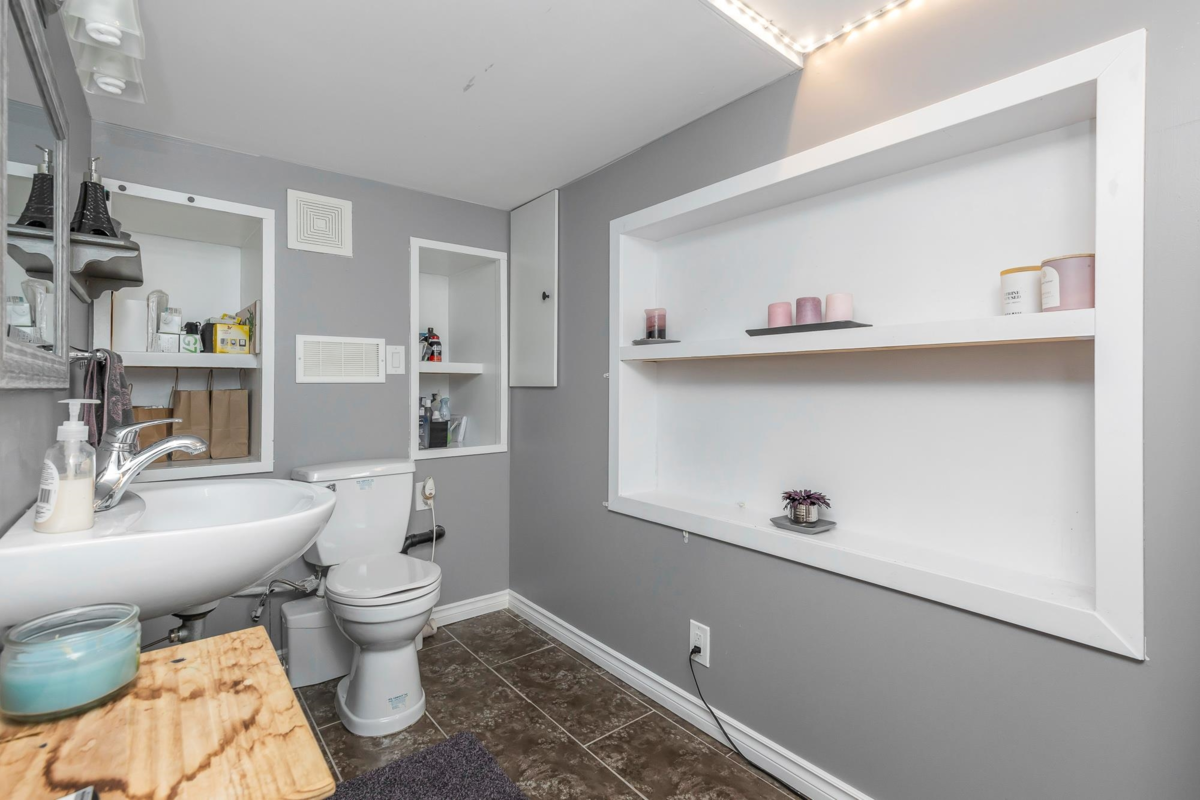 Swimming Pool Photo of 7686 Blott Street, Mission, BC