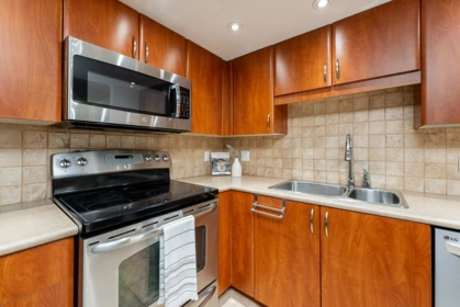 219 285 Newport Drive, Port Moody, BC, Port Moody — Apartment/Condo for sale