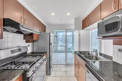 1702 198 Aquarius Mews, Vancouver, BC, Vancouver — Apartment/Condo for sale