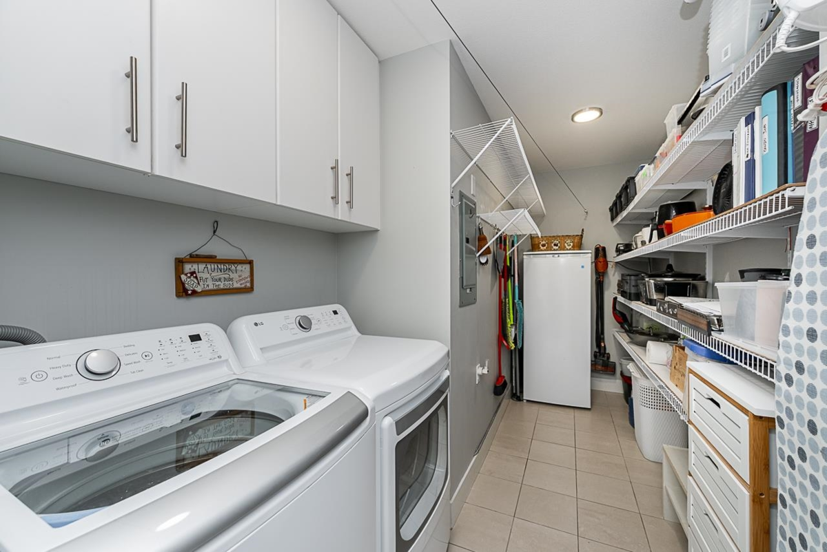 Entry Foyer Photo of 308 16499 64 Avenue, Surrey, BC
