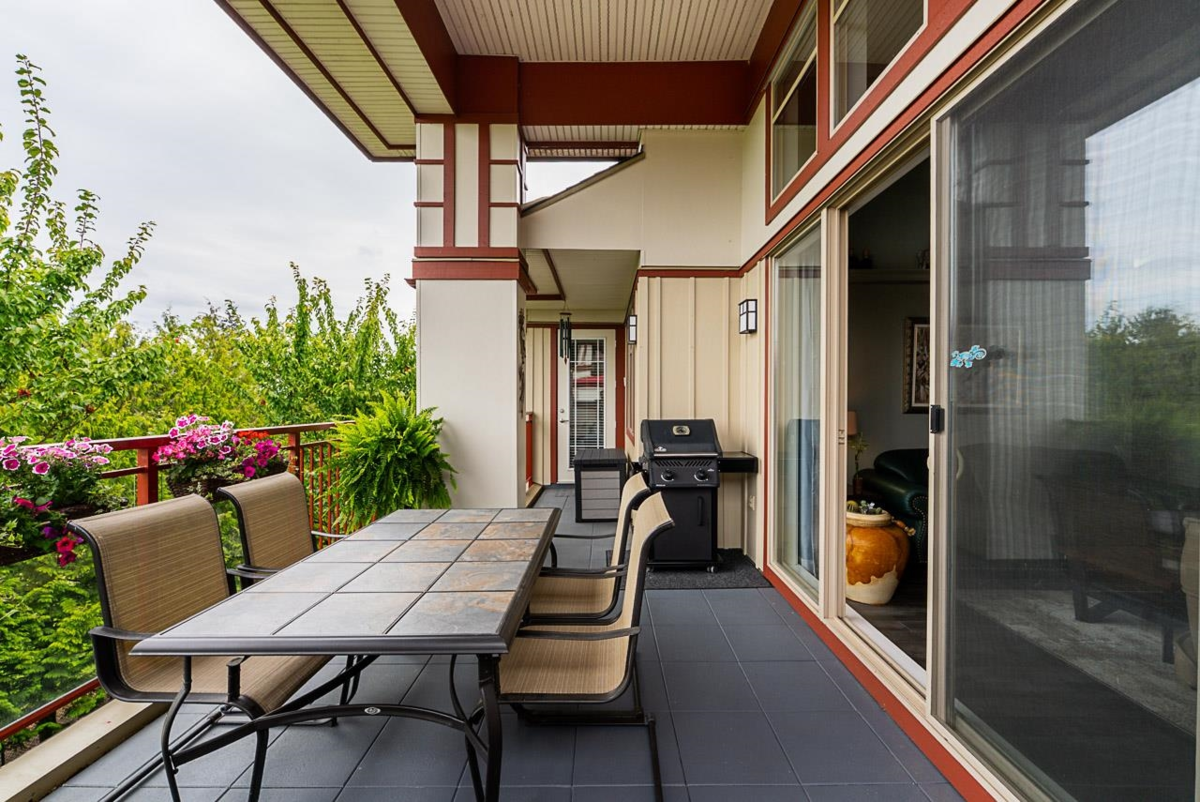Hallway Photo of 308 16499 64 Avenue, Surrey, BC