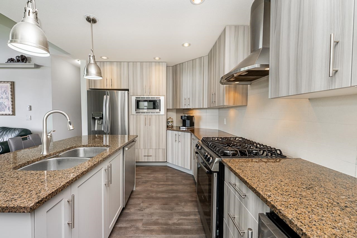 Primary Bathroom Photo of 308 16499 64 Avenue, Surrey, BC