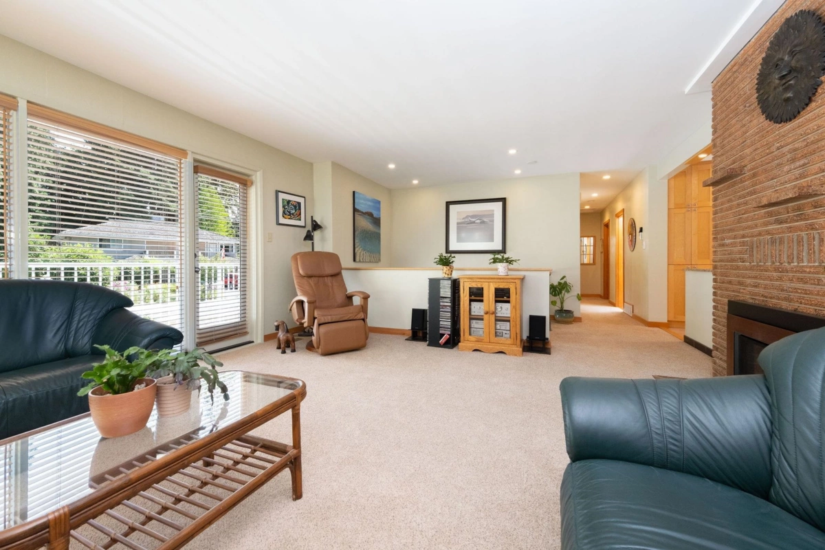 Family Room Photo of 2573 Kilmarnock Crescent, North Vancouver, BC