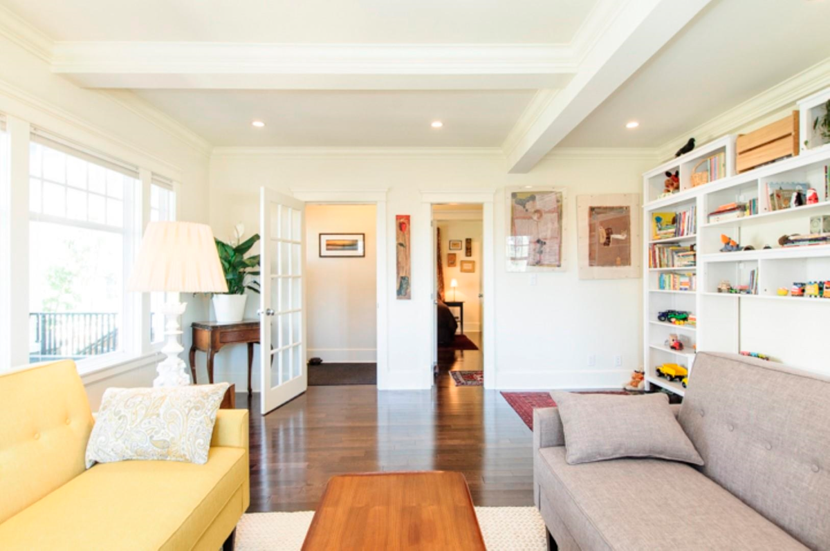 Dining Area Photo of 196 W 18th Avenue, Vancouver, BC
