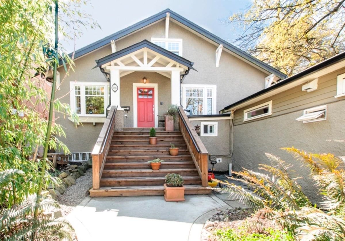 Exterior Front Photo of 196 W 18th Avenue, Vancouver, BC