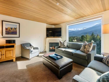 213 3217 Blueberry Drive, Whistler, BC, Whistler — Apartment/Condo for sale
