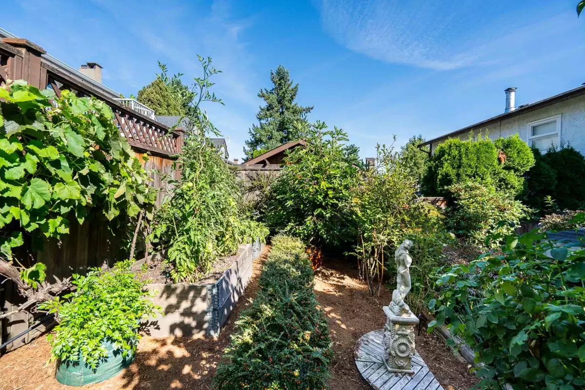 Garden / Landscaping Photo of 1135 Vanier Avenue, Coquitlam, BC