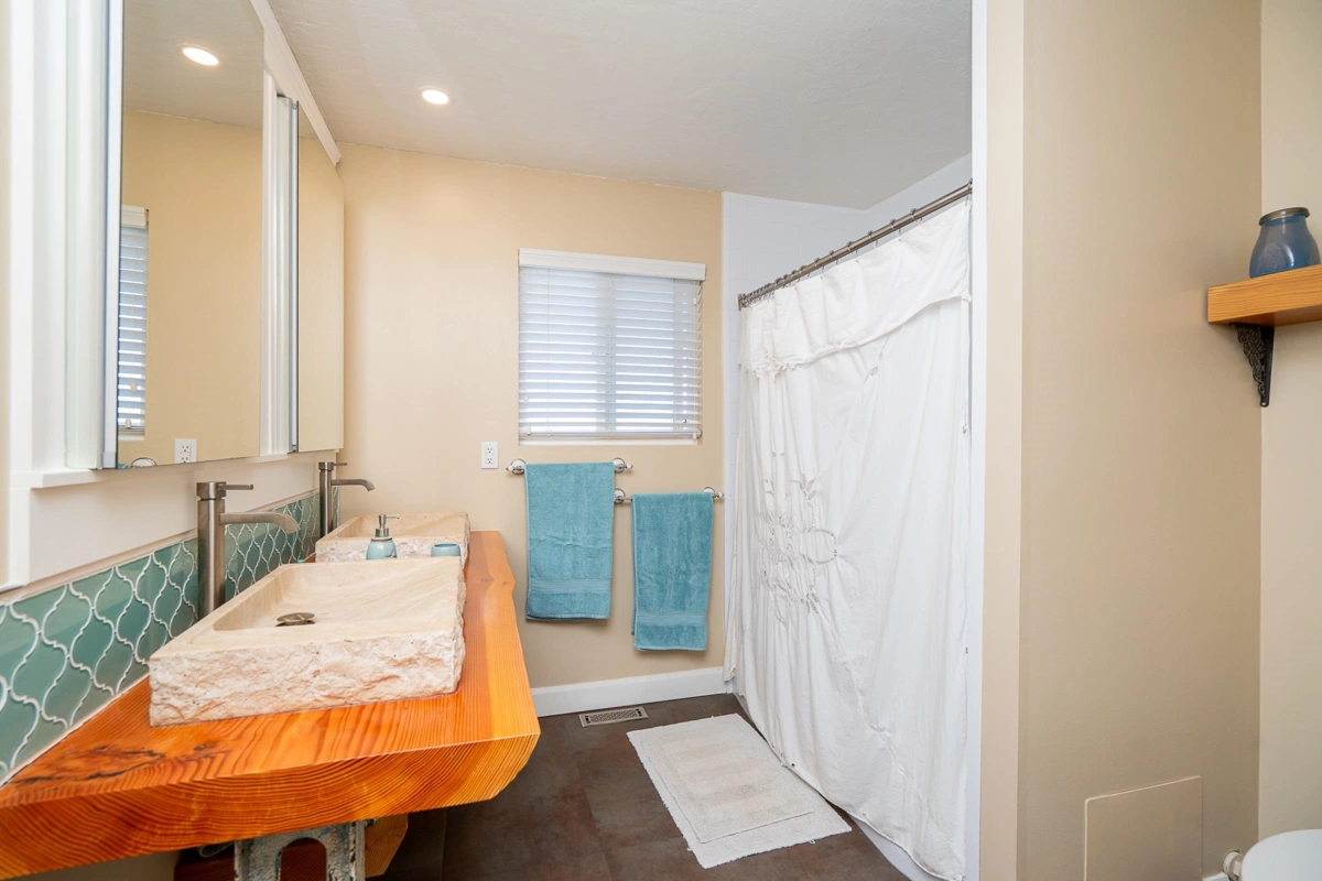 Hallway Photo of 1135 Vanier Avenue, Coquitlam, BC