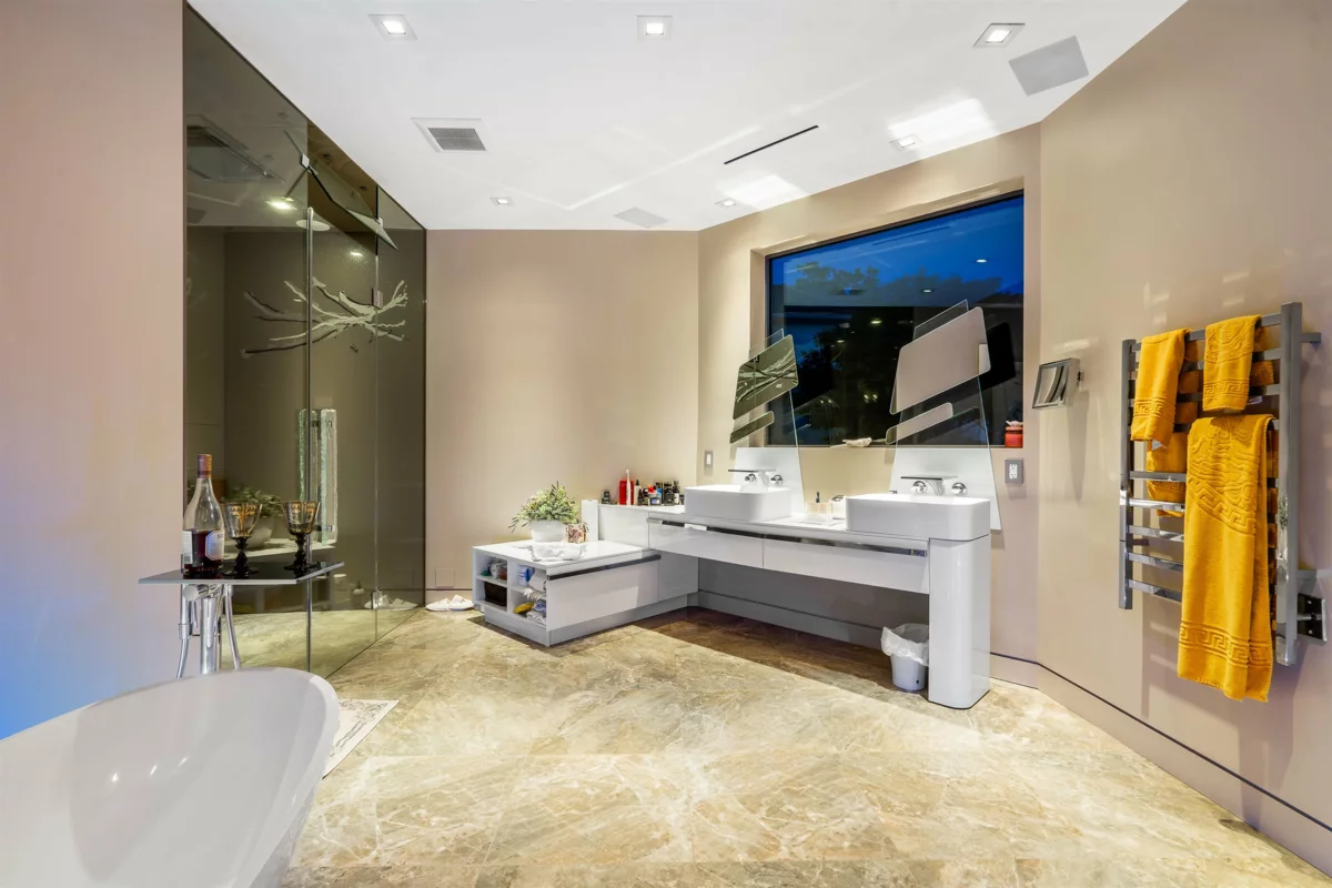 Backyard Photo of 2331 Westhill Drive, West Vancouver, BC