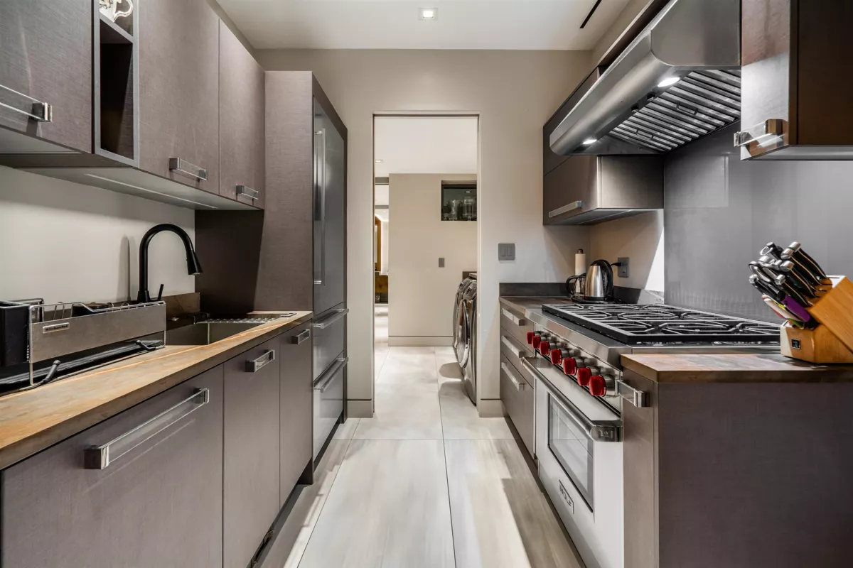 Basement Recreation Room Photo of 2331 Westhill Drive, West Vancouver, BC