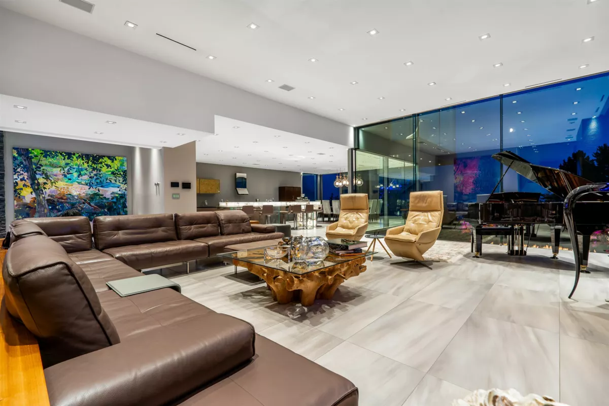 Breakfast Nook Photo of 2331 Westhill Drive, West Vancouver, BC