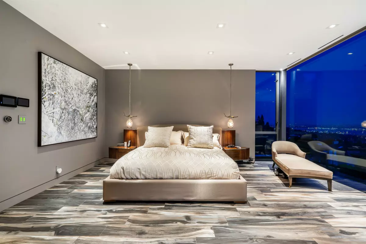 Hallway Photo of 2331 Westhill Drive, West Vancouver, BC