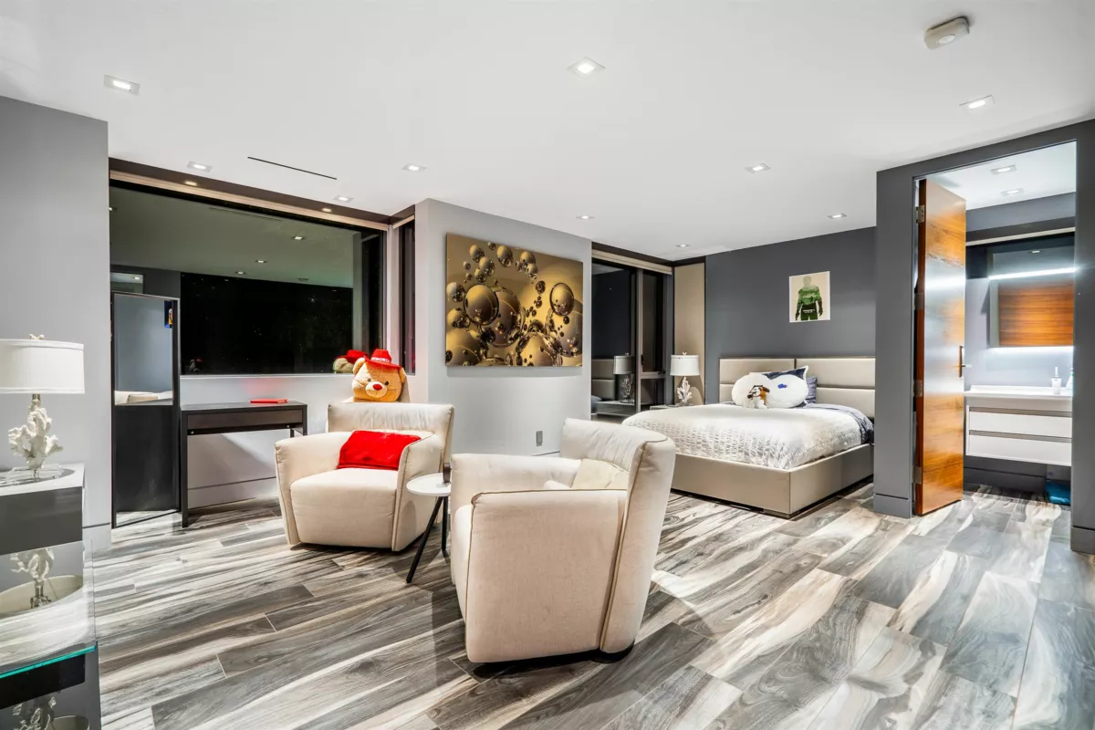 Hot Tub / Spa Photo of 2331 Westhill Drive, West Vancouver, BC