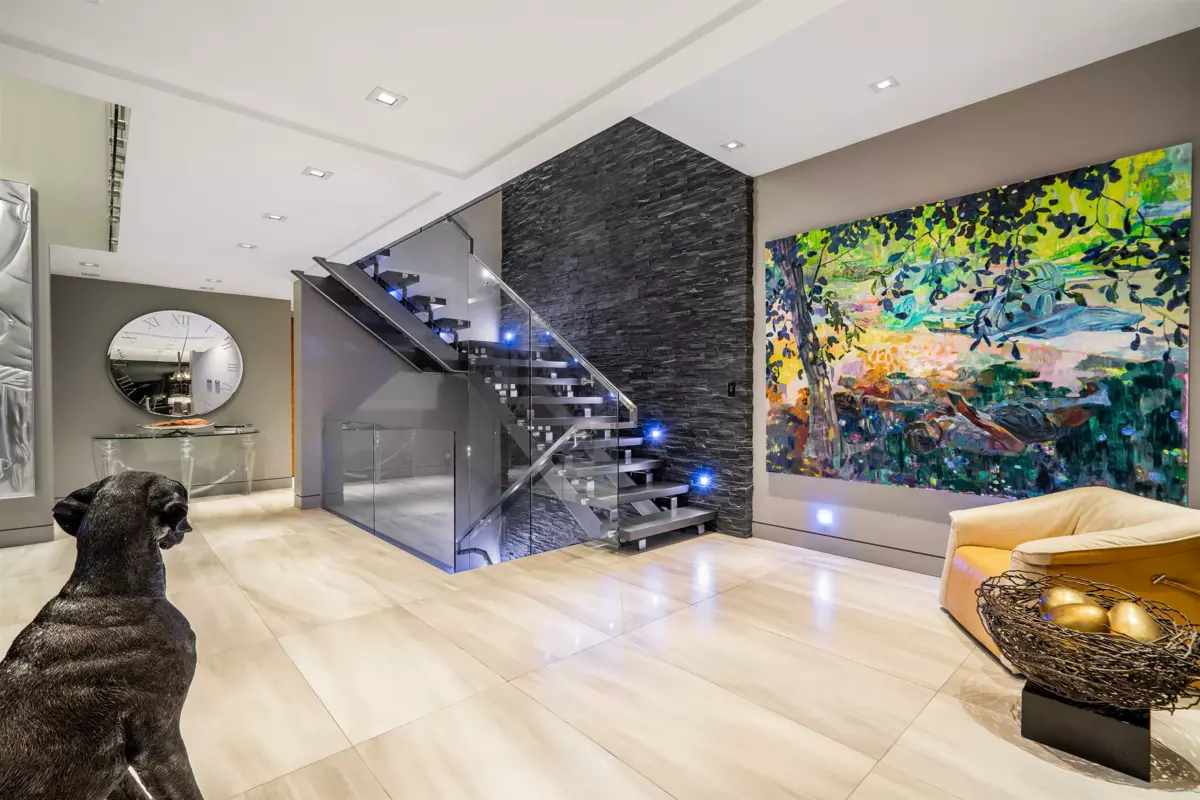Mudroom Photo of 2331 Westhill Drive, West Vancouver, BC