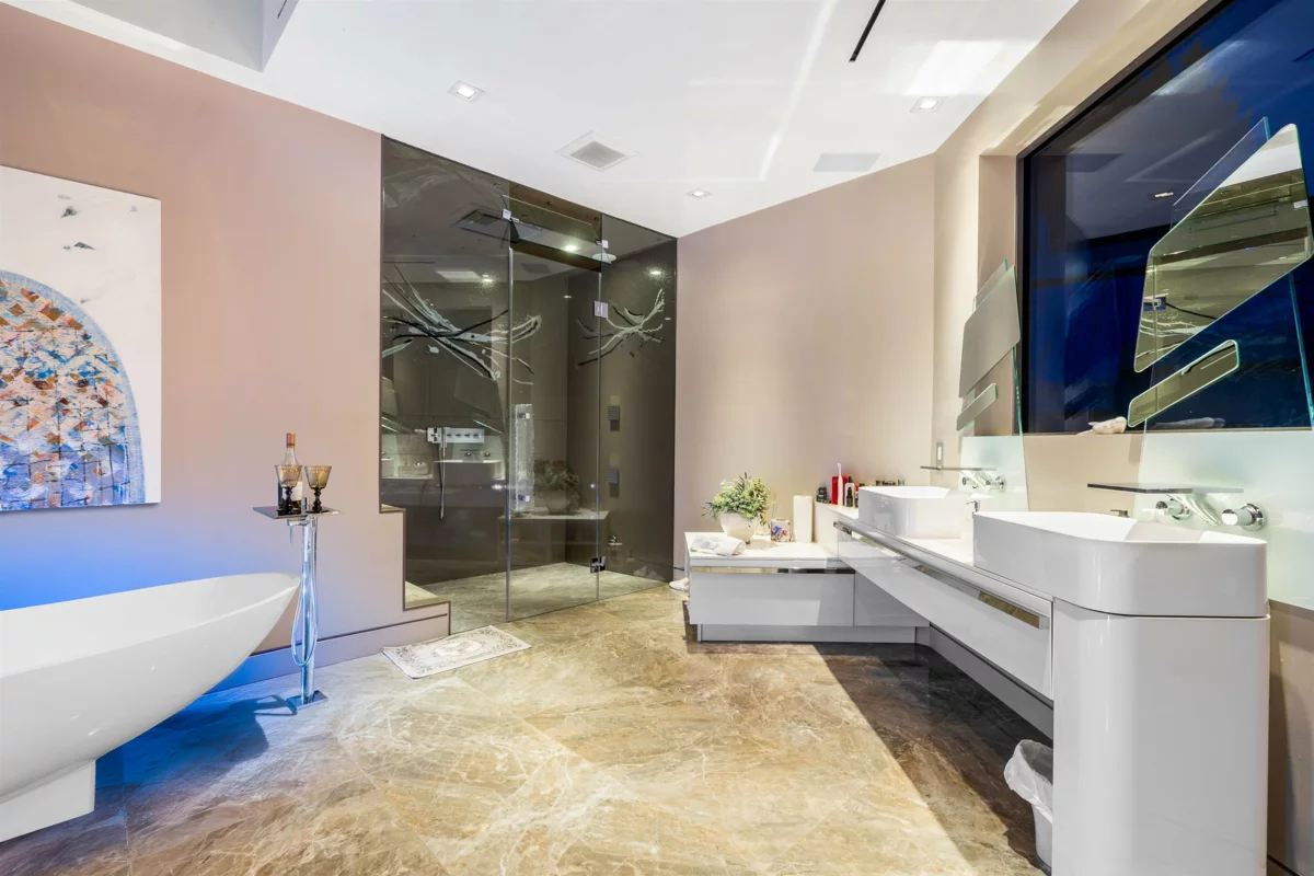 Outdoor Deck Photo of 2331 Westhill Drive, West Vancouver, BC