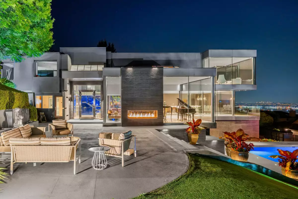 Playground / Recreational Area Near 2331 Westhill Drive, West Vancouver, BC