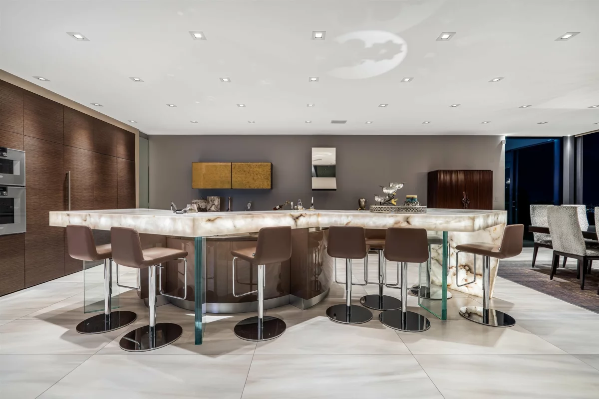 Primary Bathroom Photo of 2331 Westhill Drive, West Vancouver, BC