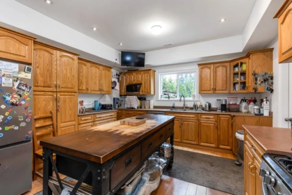 Kitchen Island Photo of 29739 Donatelli Avenue, Mission, BC