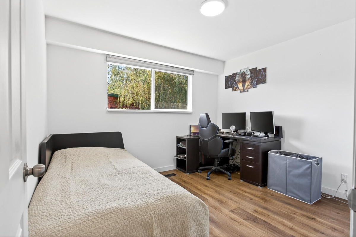 Basement Recreation Room Photo of 11906 100 Avenue, Surrey, BC