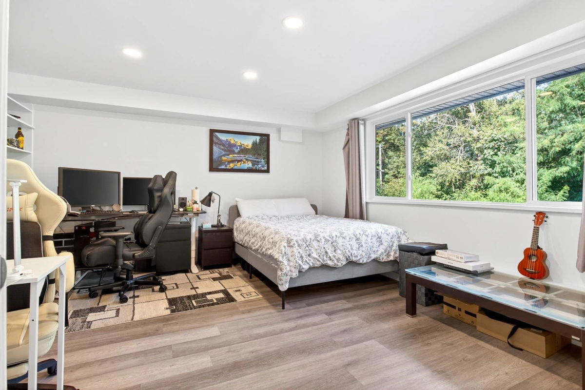 Entry Foyer Photo of 11906 100 Avenue, Surrey, BC