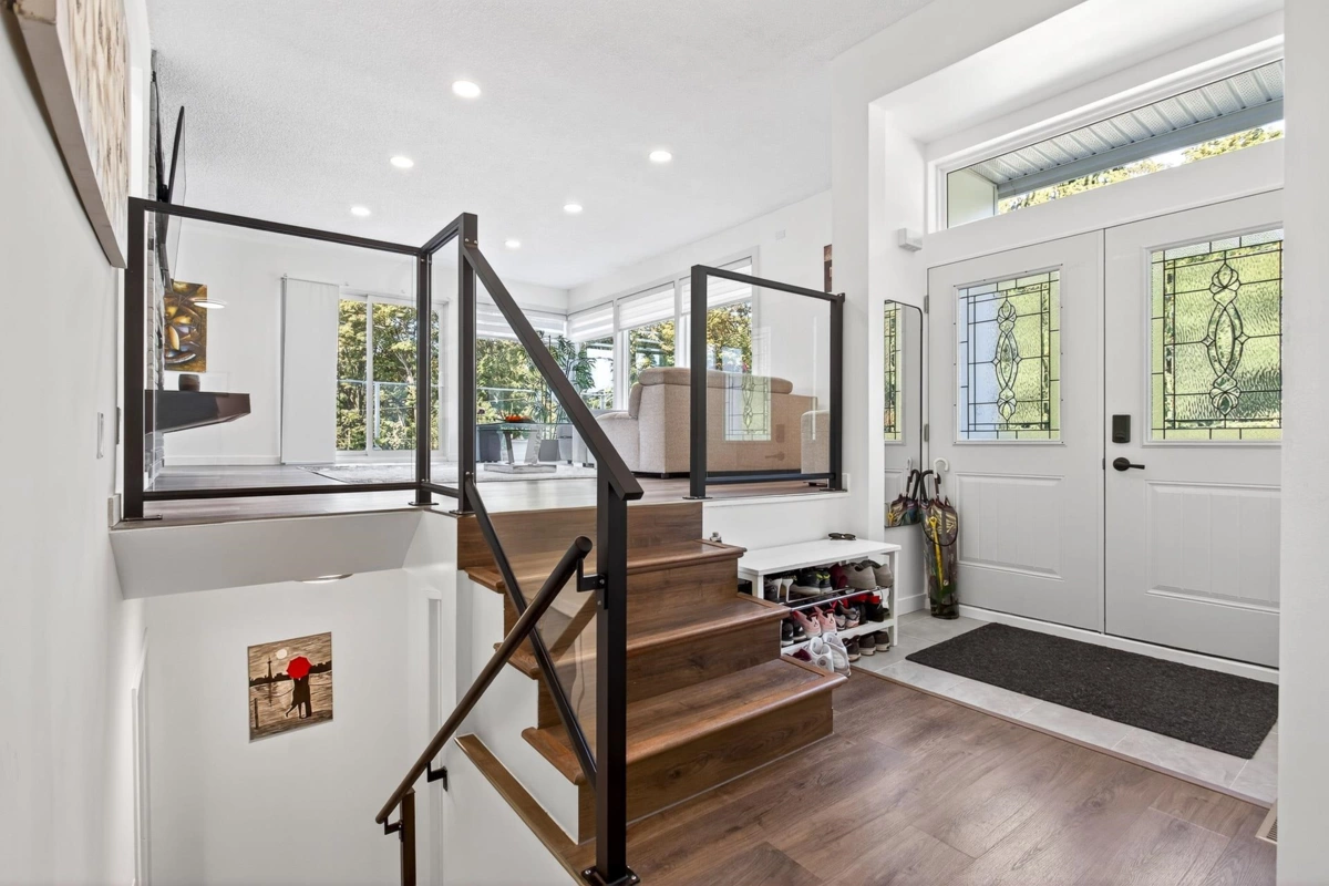 Kitchen Photo of 11906 100 Avenue, Surrey, BC