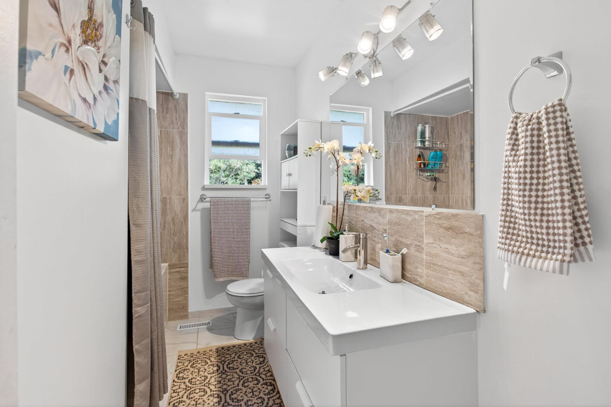 Laundry Room Photo of 11906 100 Avenue, Surrey, BC