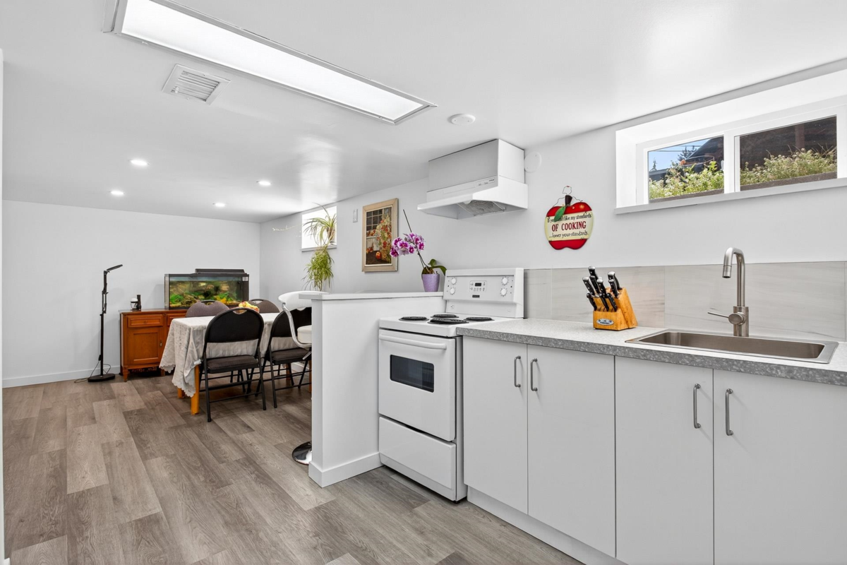 Staircase Photo of 11906 100 Avenue, Surrey, BC