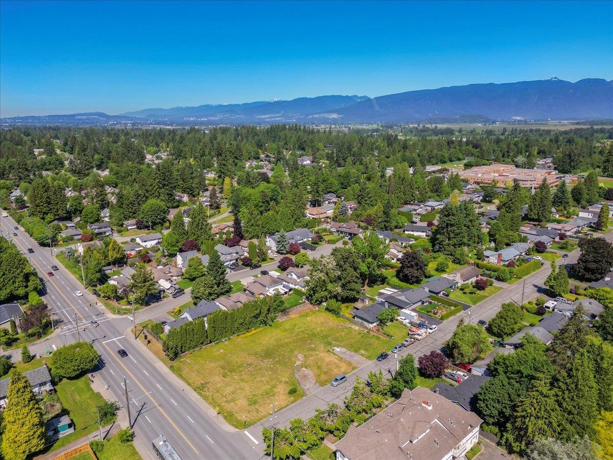 Family Room Photo of 12039 220 Street, Maple Ridge, BC