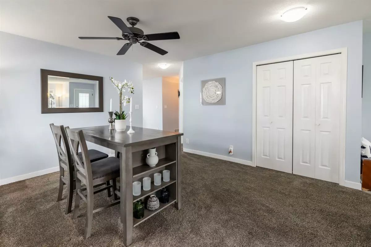 Kitchen Island Photo of 34775 2nd Avenue, Abbotsford, BC