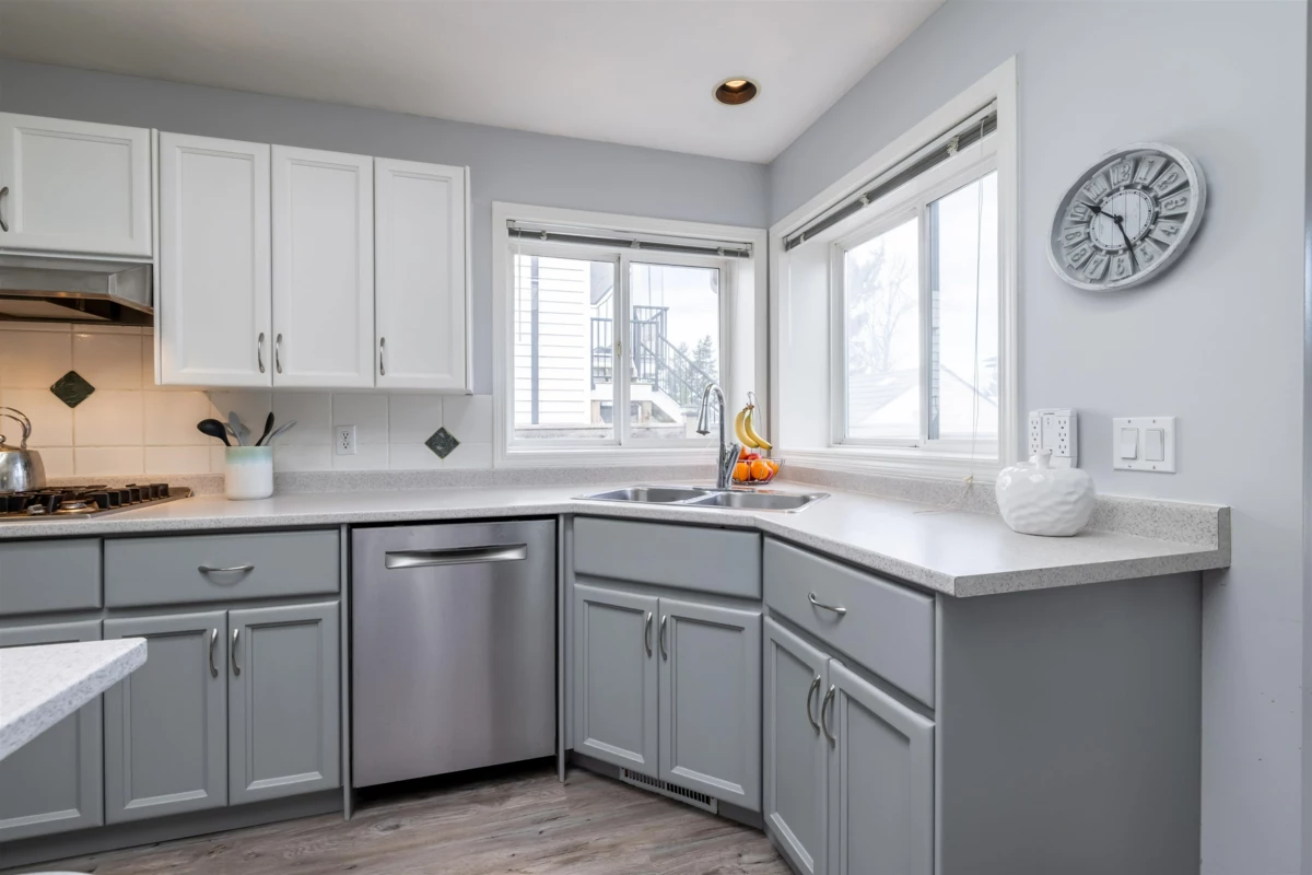 Primary Bathroom Photo of 34775 2nd Avenue, Abbotsford, BC