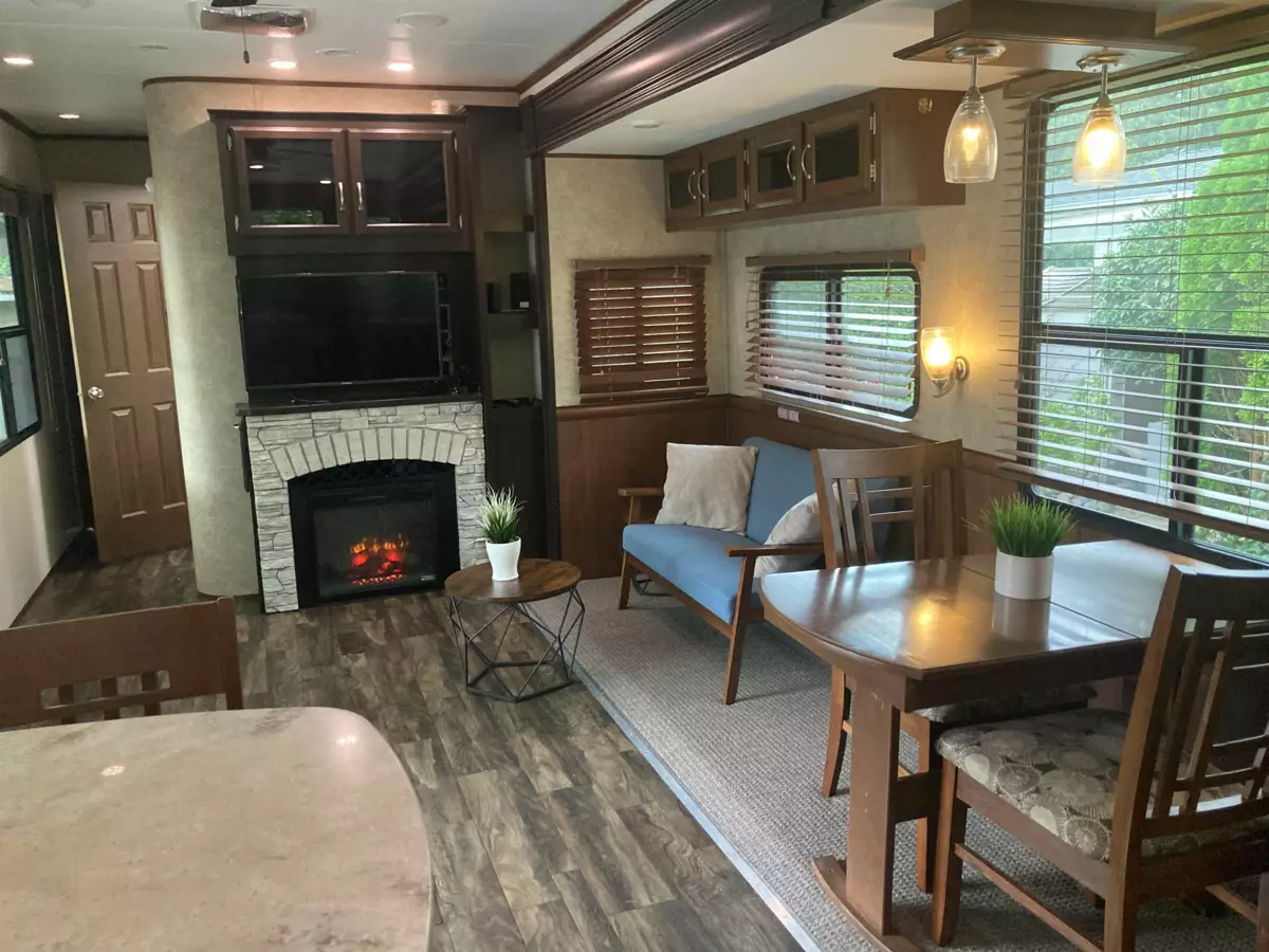 Bedroom 2 Photo of 247 Tomahawk Avenue, West Vancouver, BC