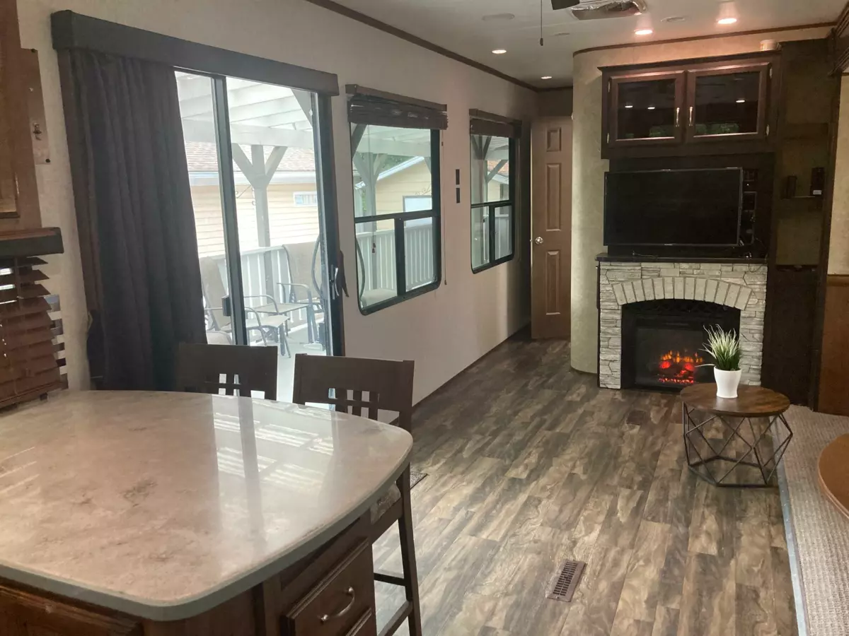 Bedroom 3 Photo of 247 Tomahawk Avenue, West Vancouver, BC