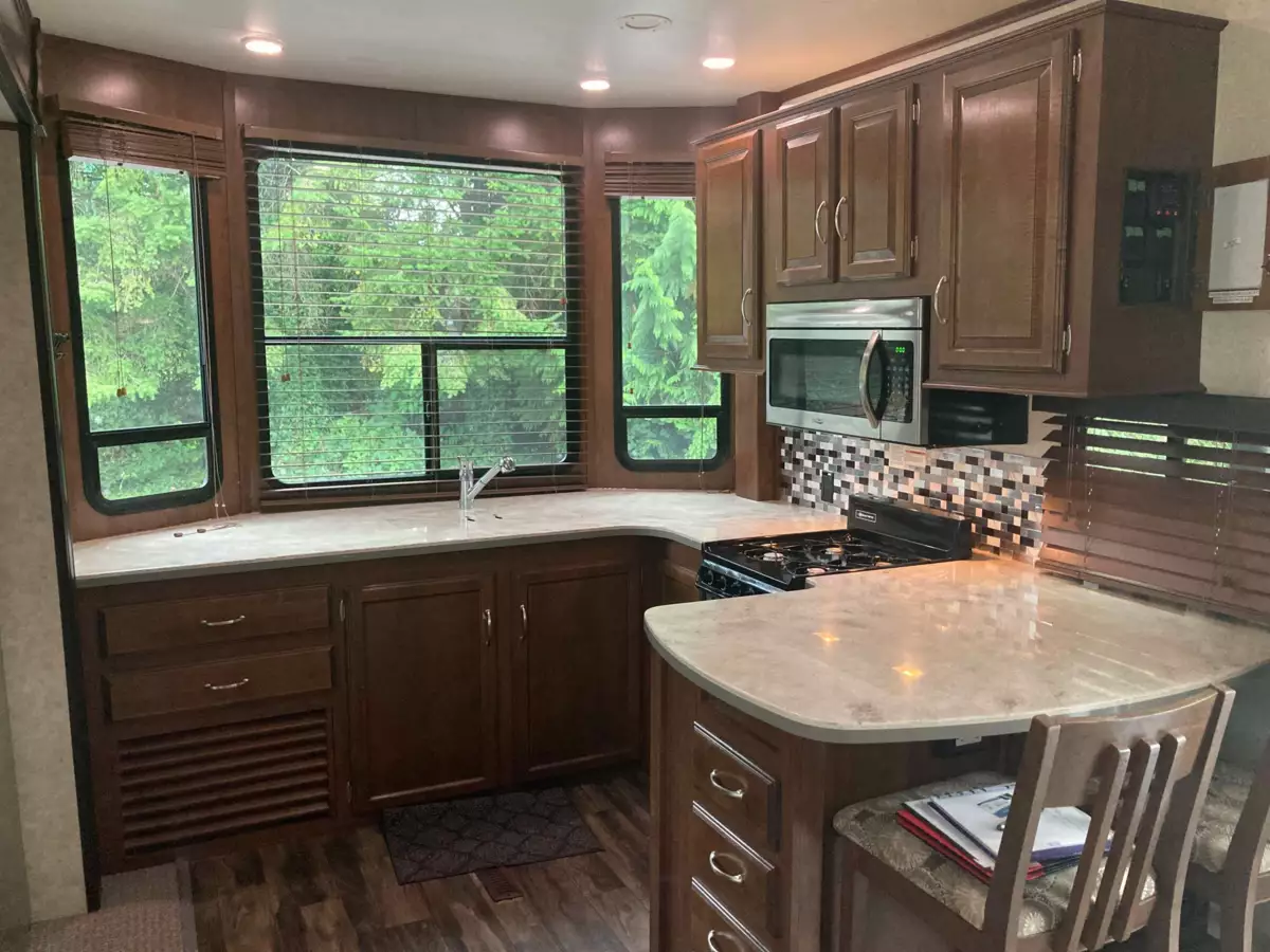 Guest Bathroom Photo of 247 Tomahawk Avenue, West Vancouver, BC