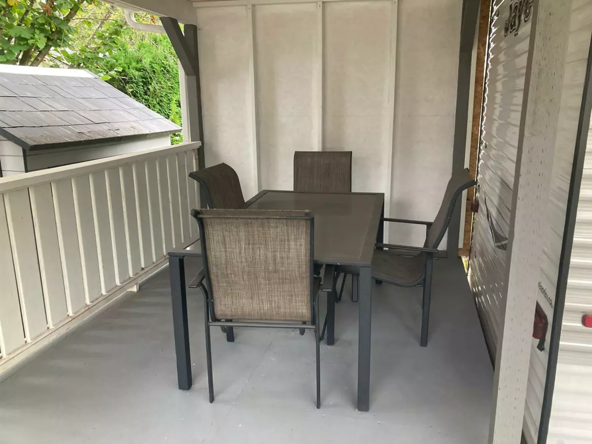 Kitchen Photo of 247 Tomahawk Avenue, West Vancouver, BC