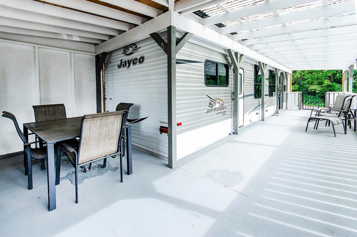 Living Room Photo of 247 Tomahawk Avenue, West Vancouver, BC
