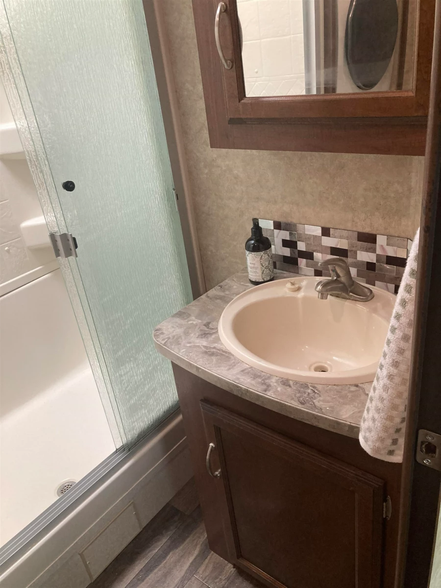 Mudroom Photo of 247 Tomahawk Avenue, West Vancouver, BC