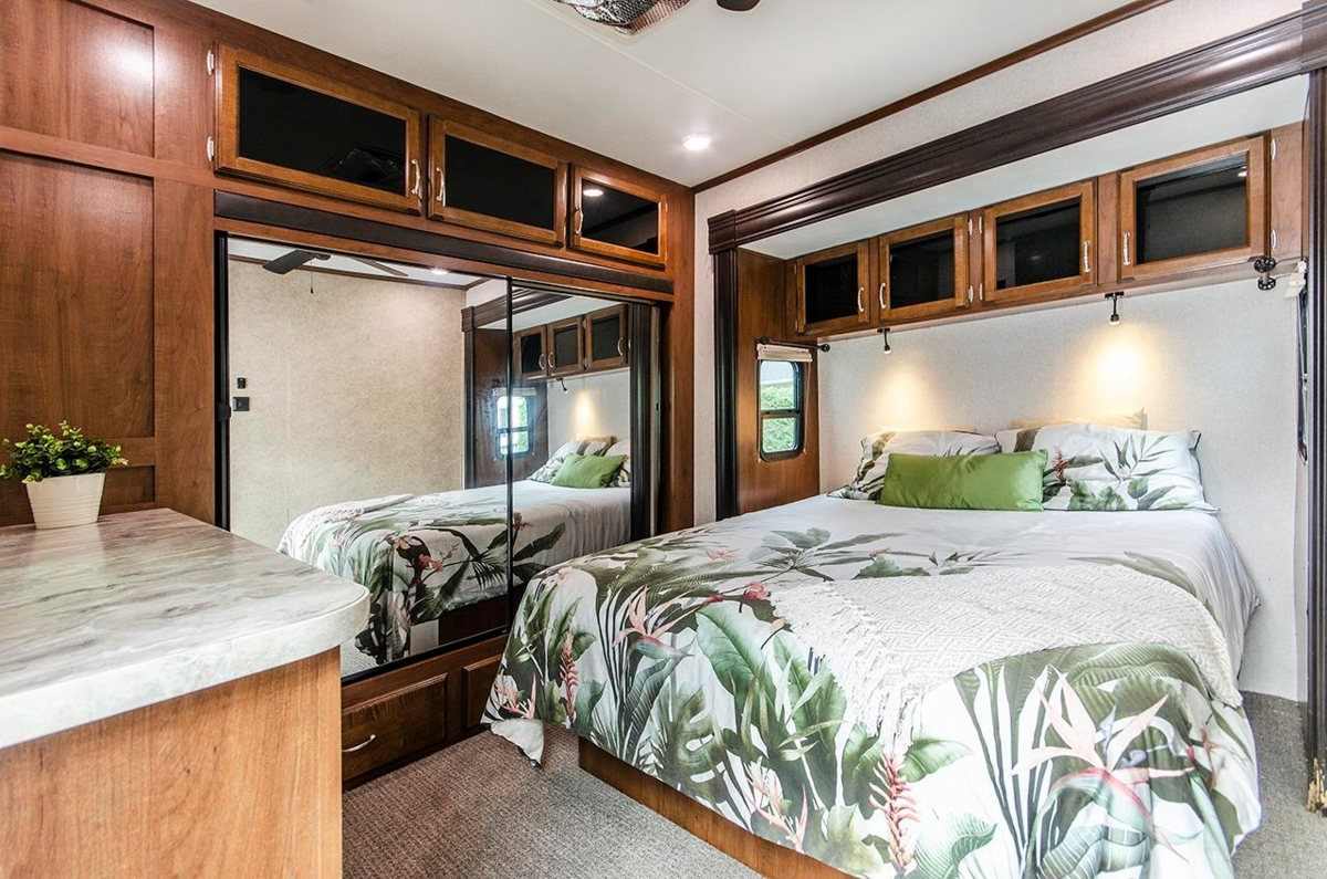 Office / Den Photo of 247 Tomahawk Avenue, West Vancouver, BC